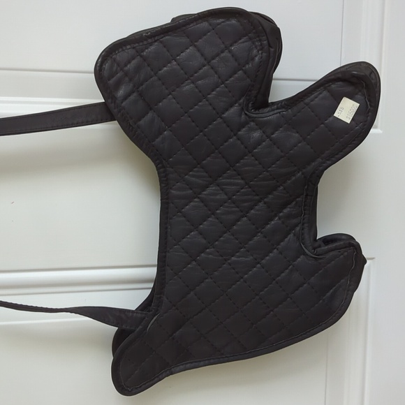 Scottie Crossbody Quilted Bag. Black. - Picture 4 of 6